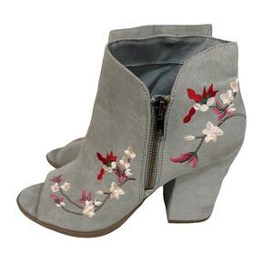 HIPPIE LAUNDRY Women’s Dusty Blue Embroidered Peep Toe Ankle Boots Size 9.5